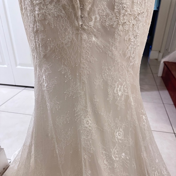 Blue By Enzoani Mermaid Style Ivory Wedding Dress -  Size 8- Retails $4000 - Picture 5 of 8